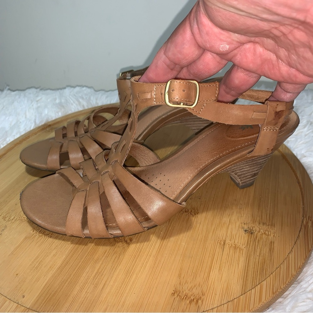 Clarks Women’s Sandals Dressy Leather Brown Tan Size 9 Heels 3”